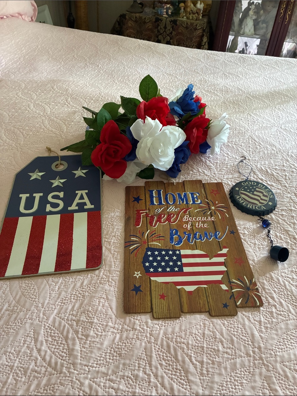 Patriotic Red, White & Blue Floral and Sign Party Décor Set